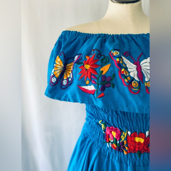 Turquoise Mexican embroidery dress - Picture 4 of 10